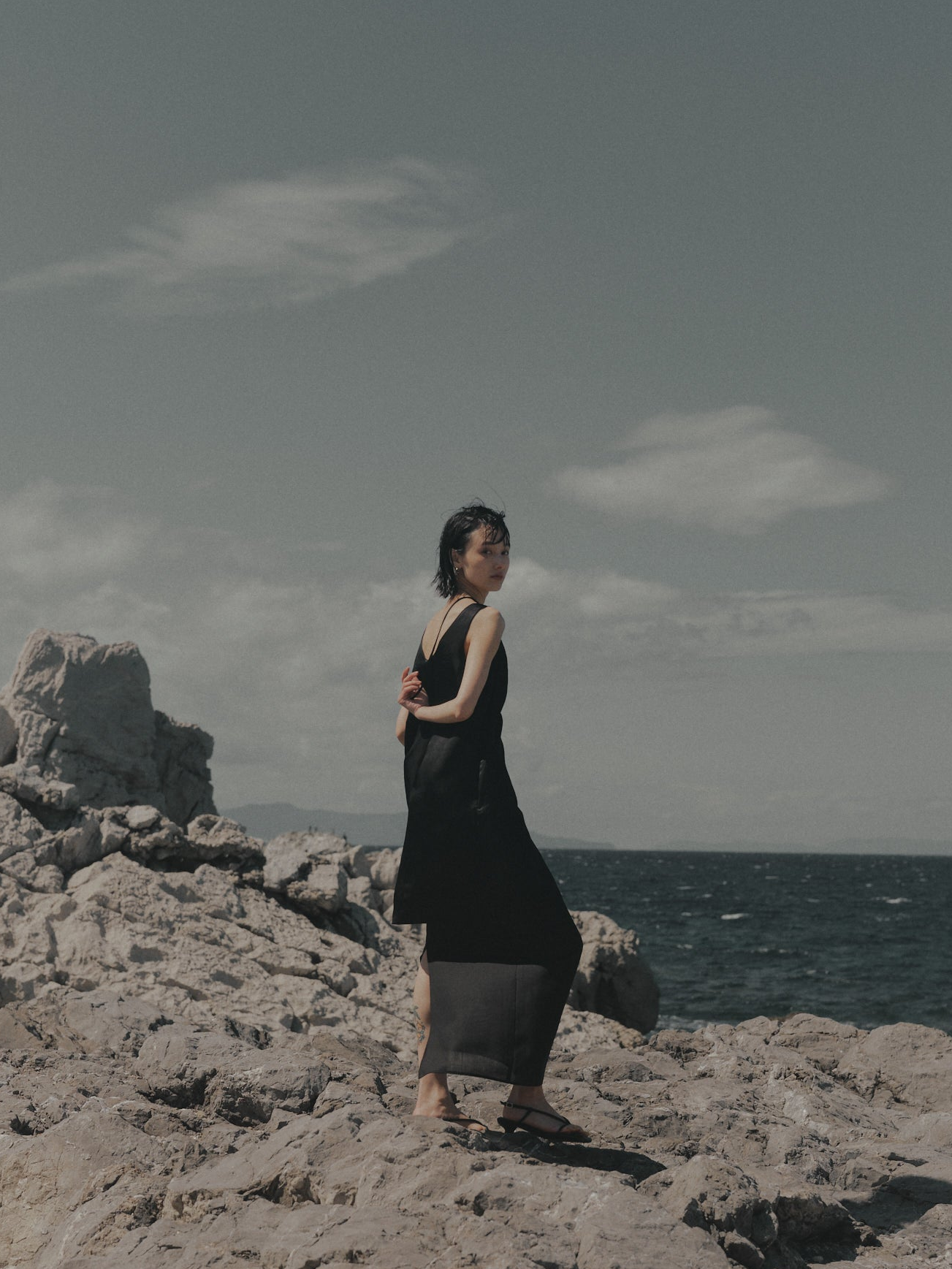 Triacetate Wool Hem Sheer Dress (Black)