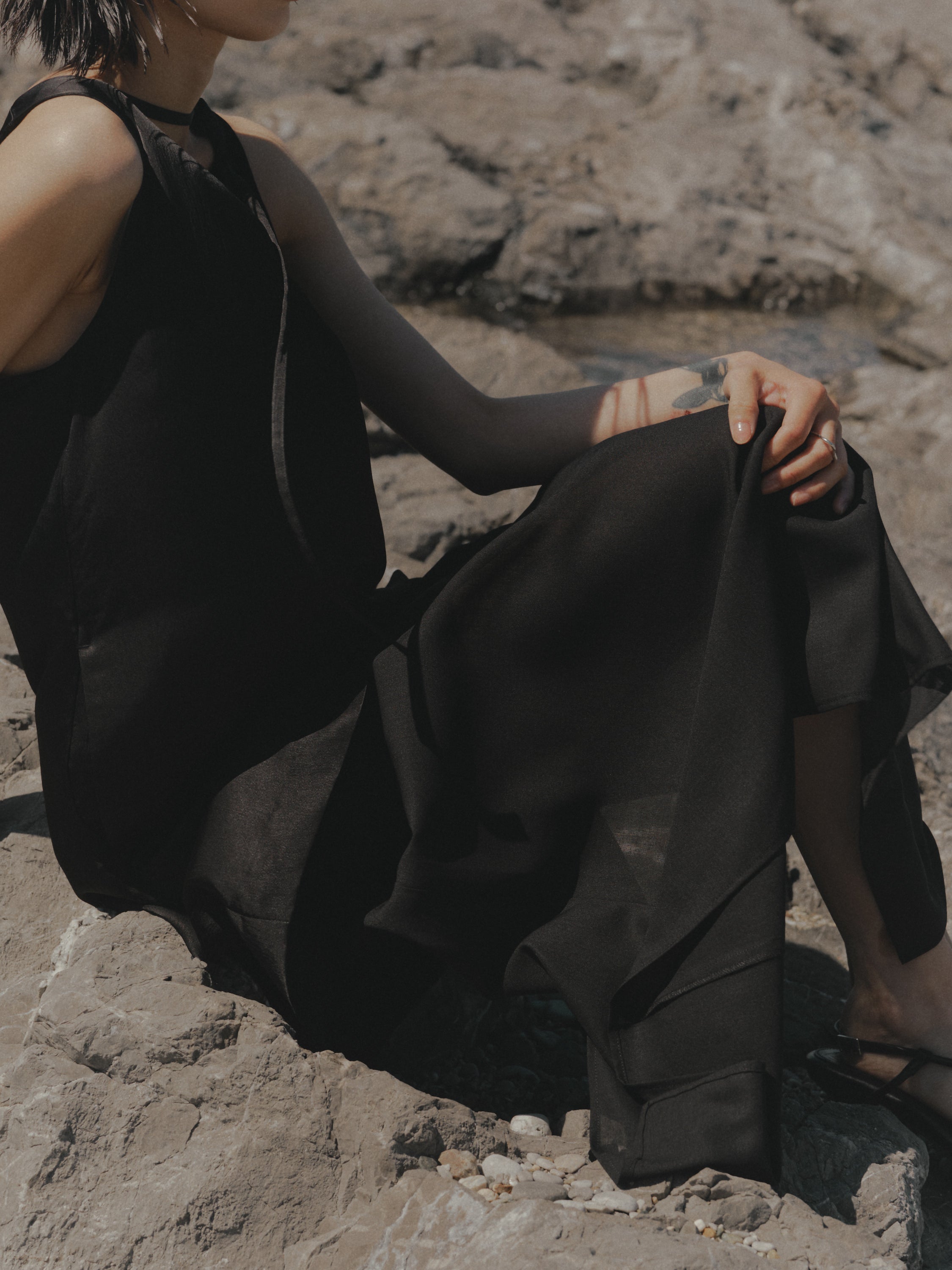 Triacetate Wool Hem Sheer Dress (Black)