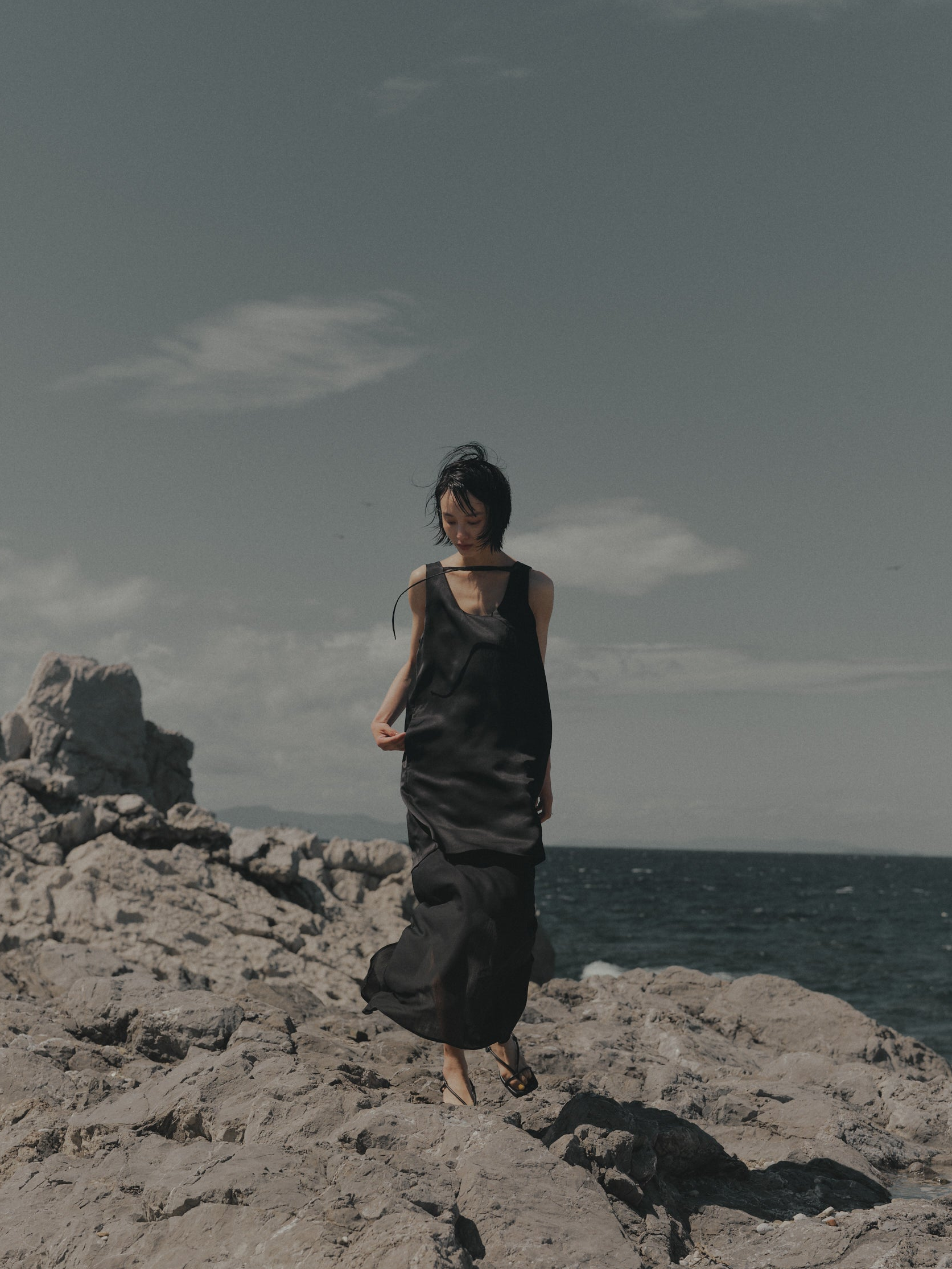 Triacetate Wool Hem Sheer Dress (Black)