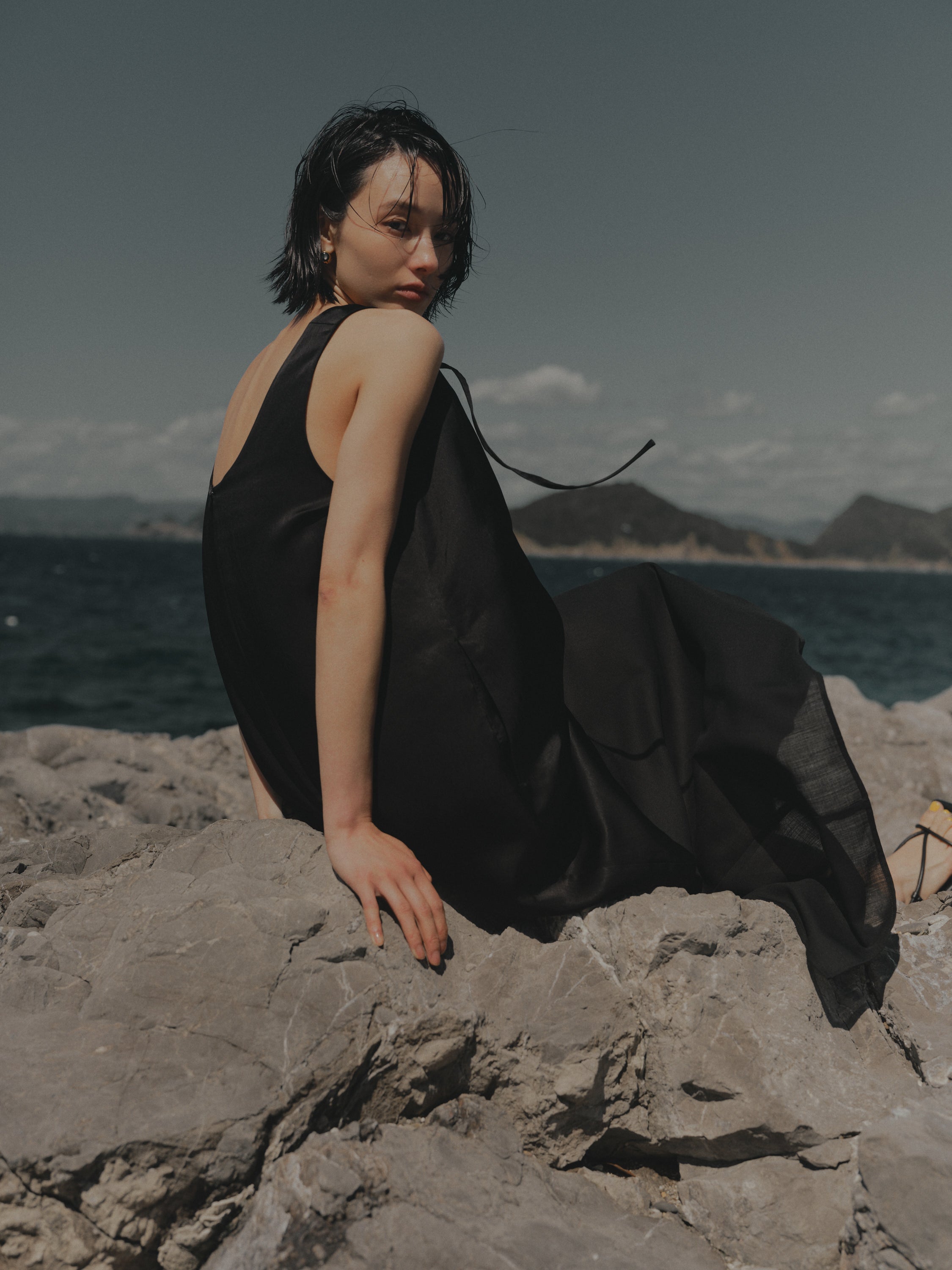 Triacetate Wool Hem Sheer Dress (Black)