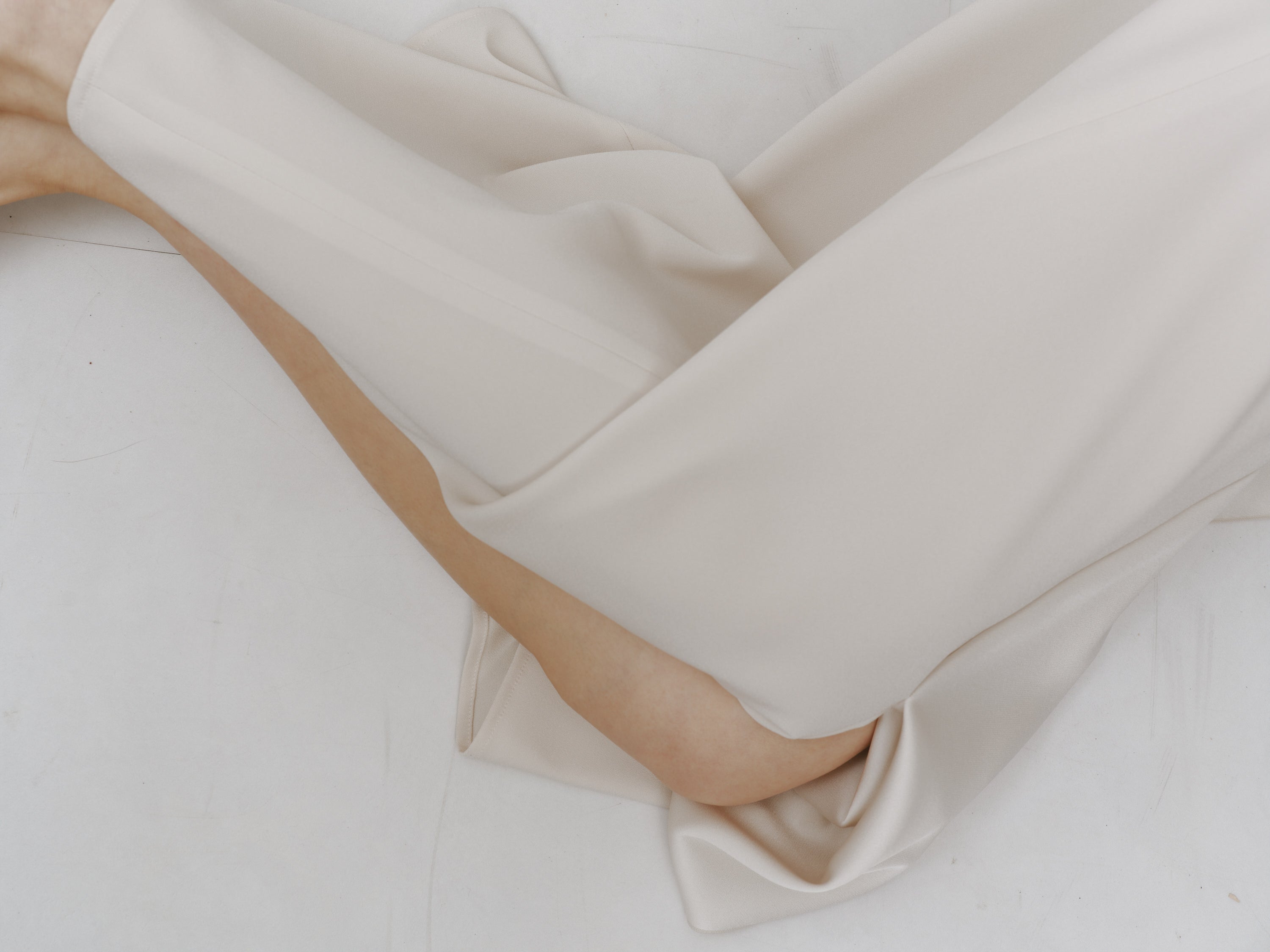 Triacetate Back Satin Skirt(Grayish Ivory)