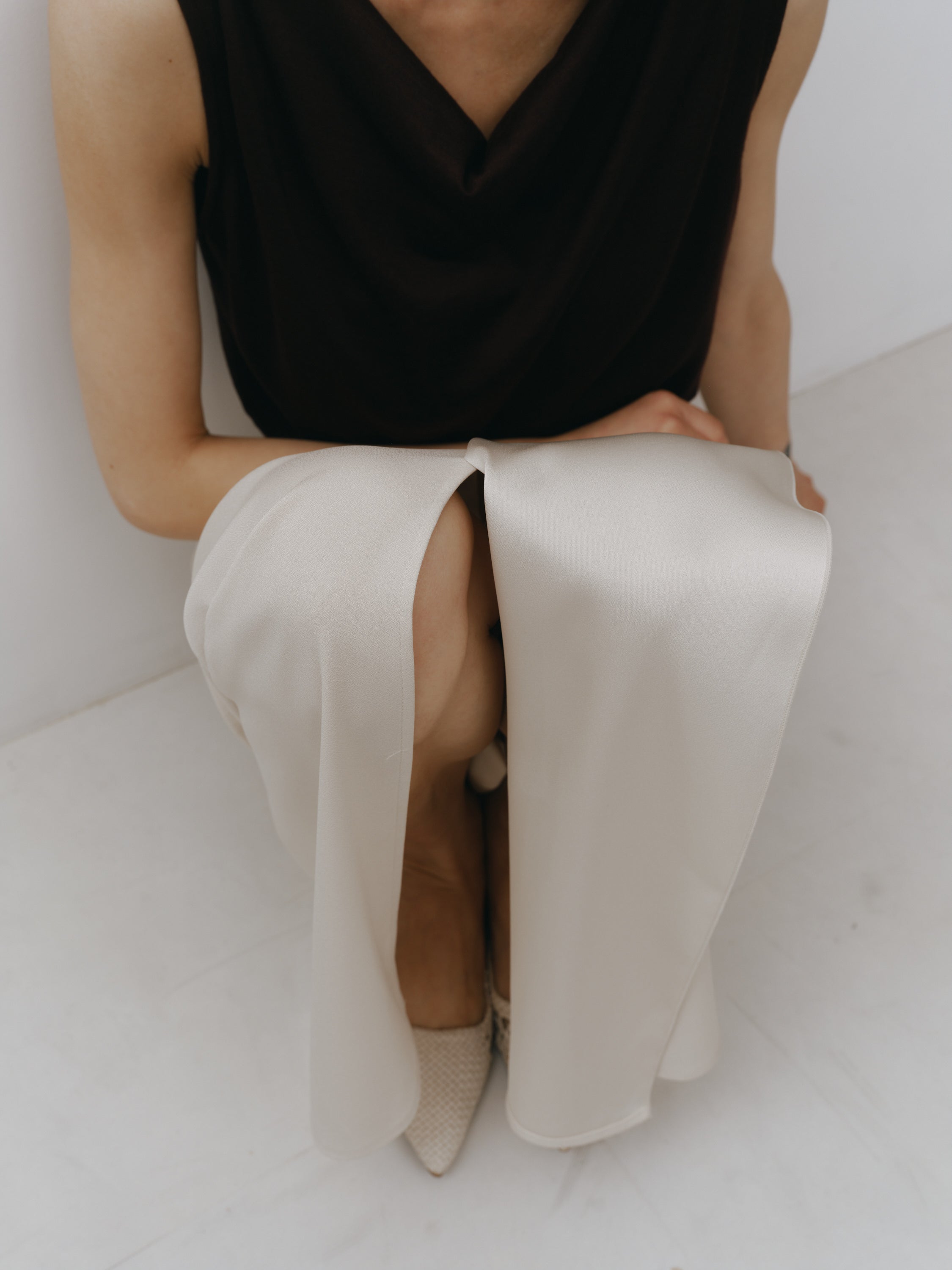 Triacetate Back Satin Skirt(Grayish Ivory)