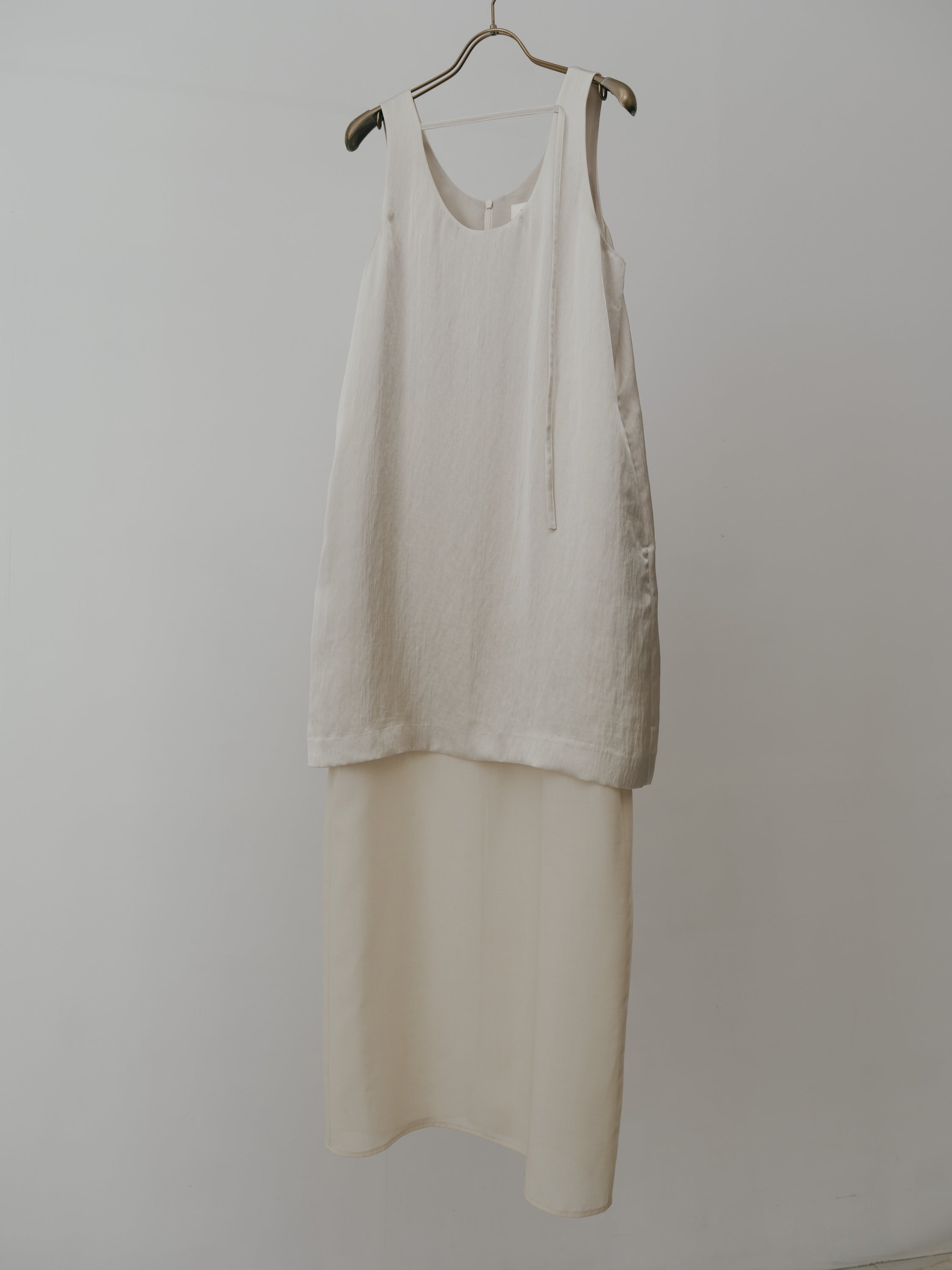 Triacetate Wool Hem Sheer Dress(Grayish Ivory)