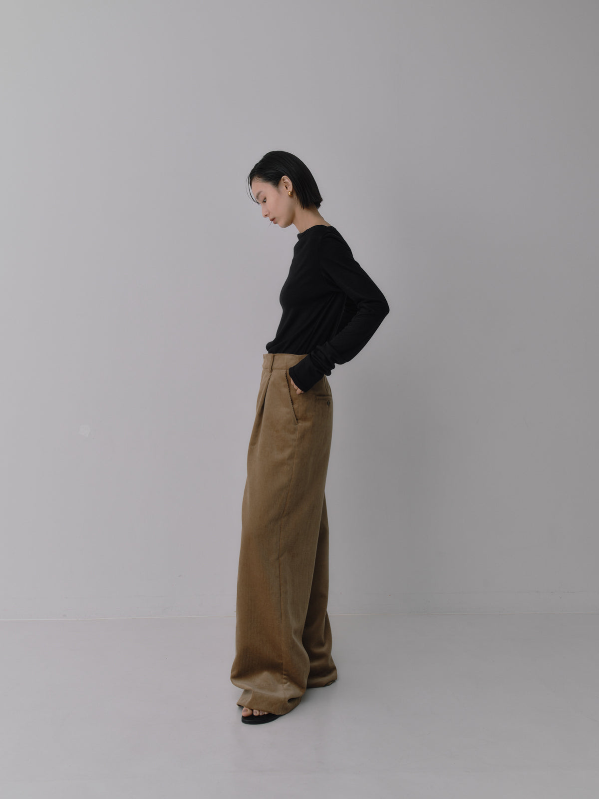Corduroy Wide Straight Trousers/Brisbane Moss［Khaki Beige］