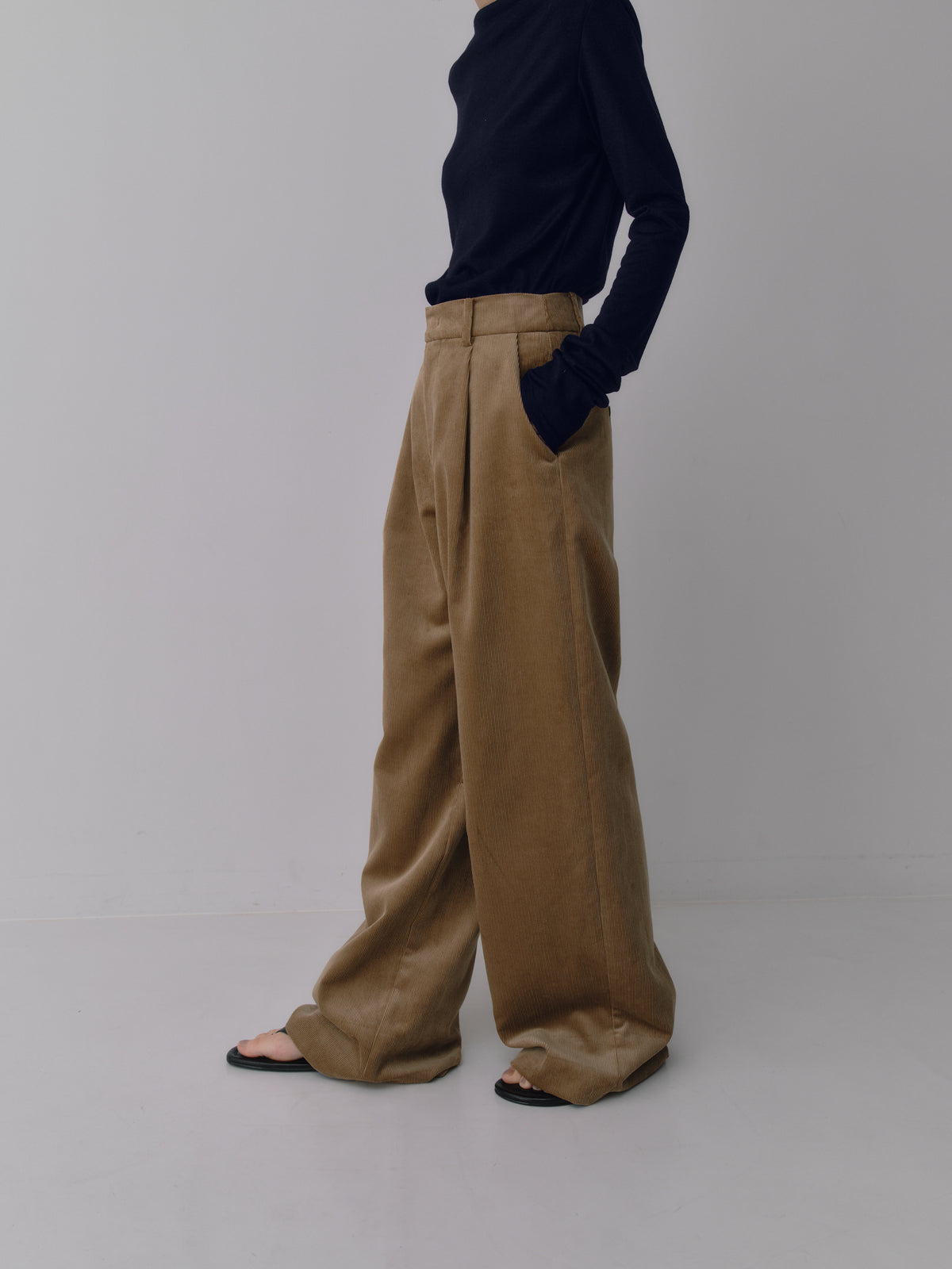 Corduroy Wide Straight Trousers/Brisbane Moss［Khaki Beige］