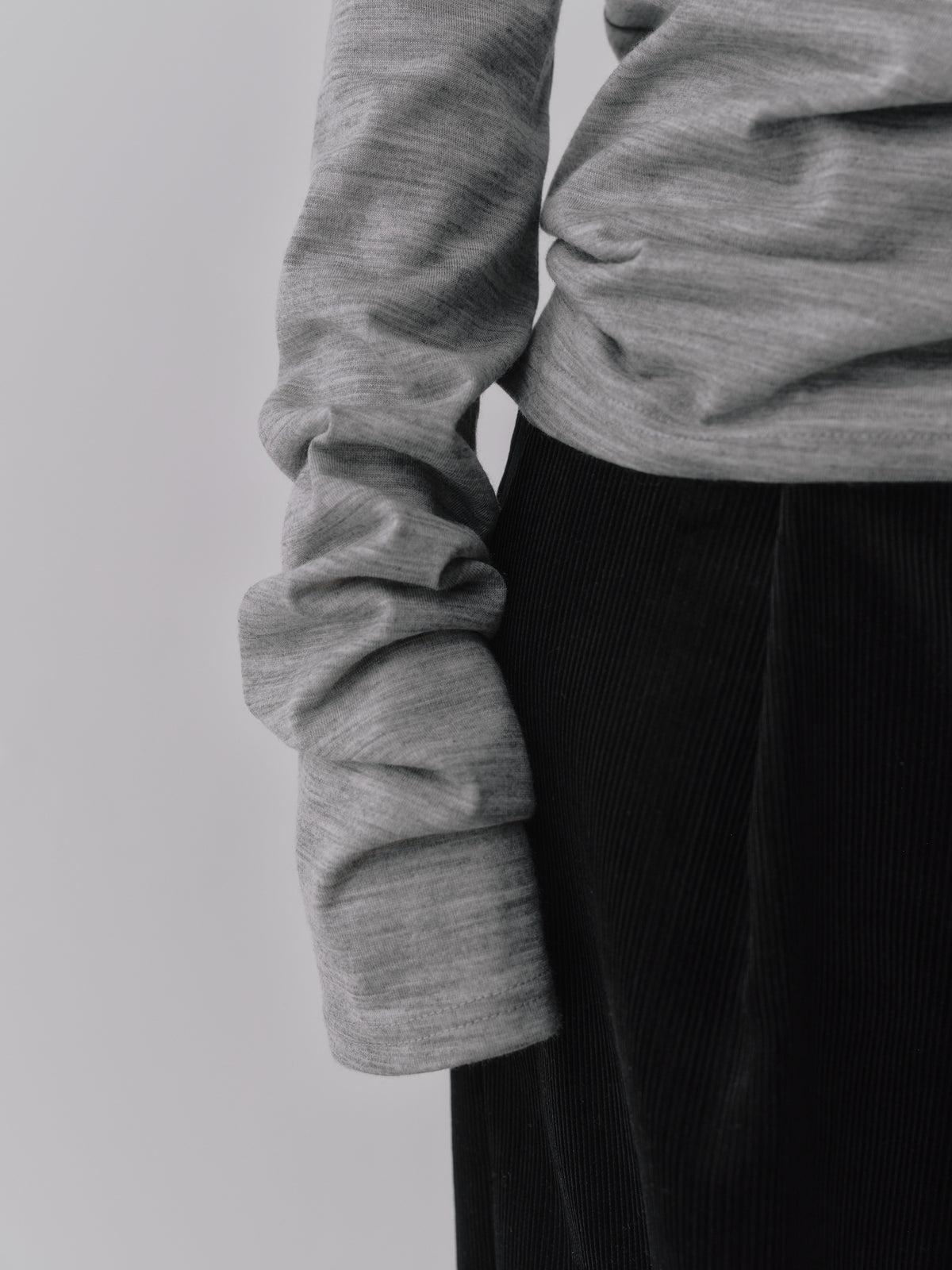 Wool Drape Long-Cuff Top ／ structured-drape［Top Light Gray］