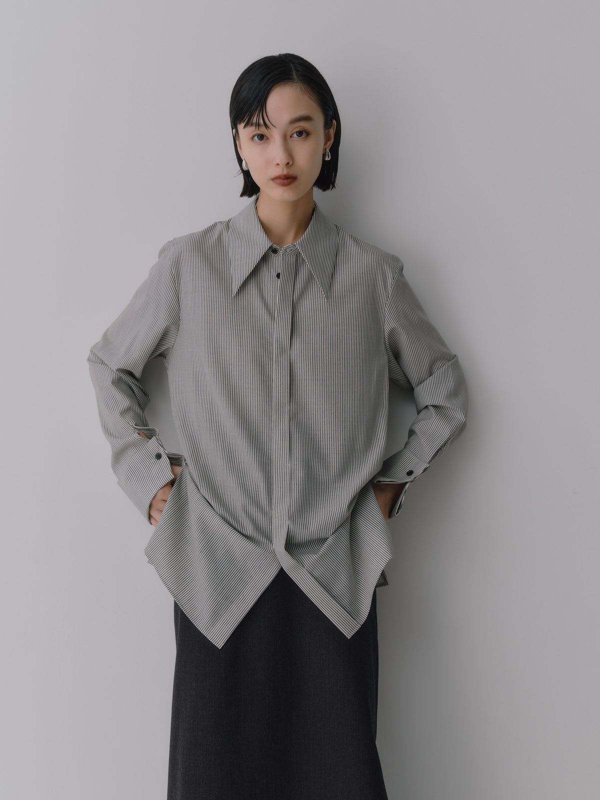 Silky Wool Dress Shirt［Black Stripe］