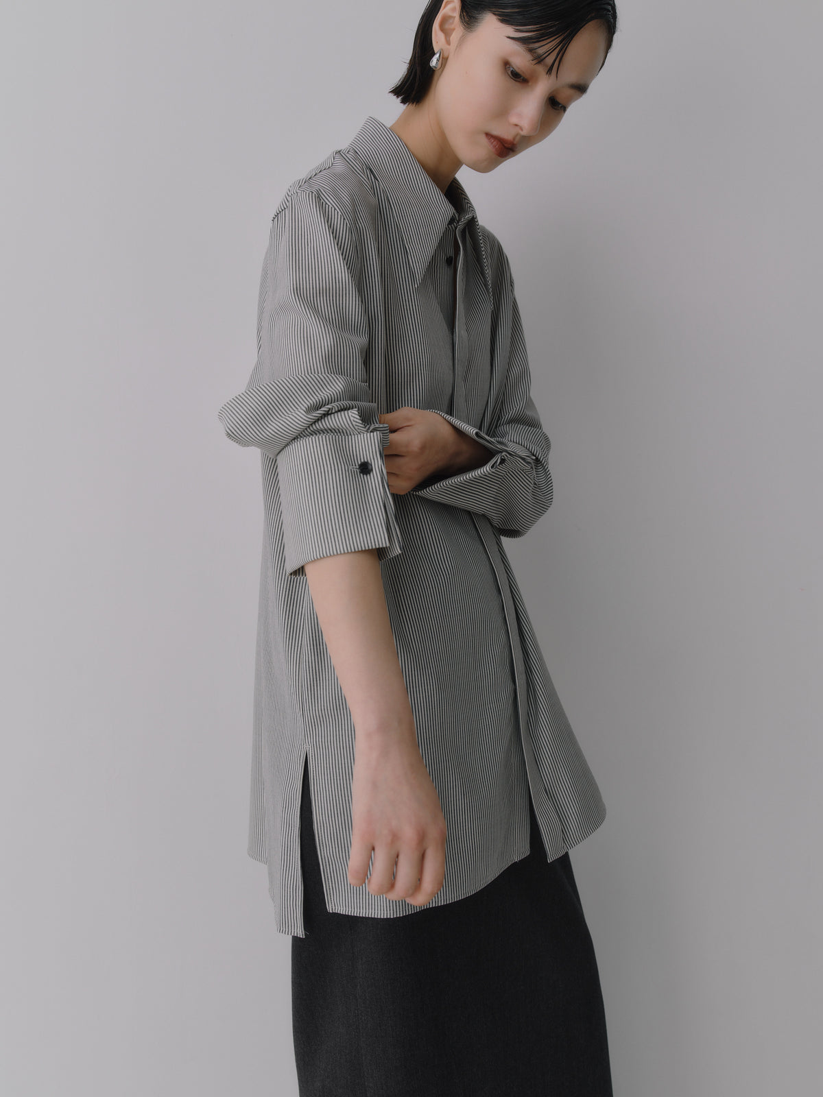Silky Wool Dress Shirt［Black Stripe］