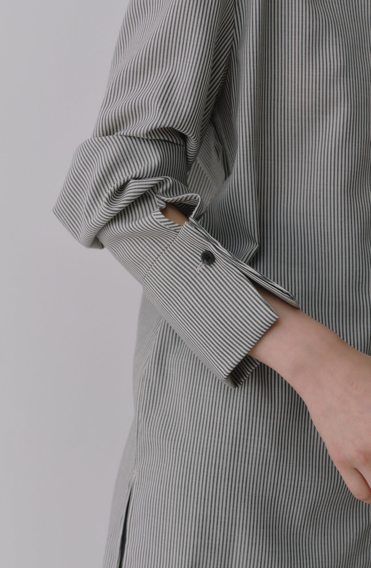 Silky Wool Dress Shirt［Black Stripe］