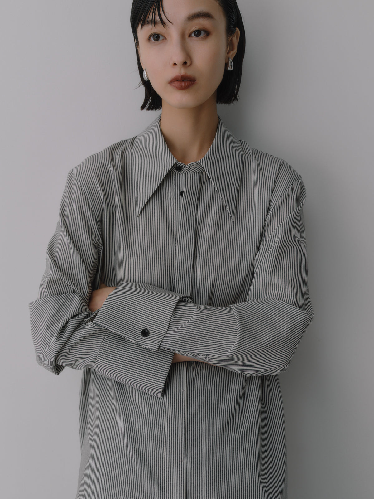 Silky Wool Dress Shirt［Black Stripe］