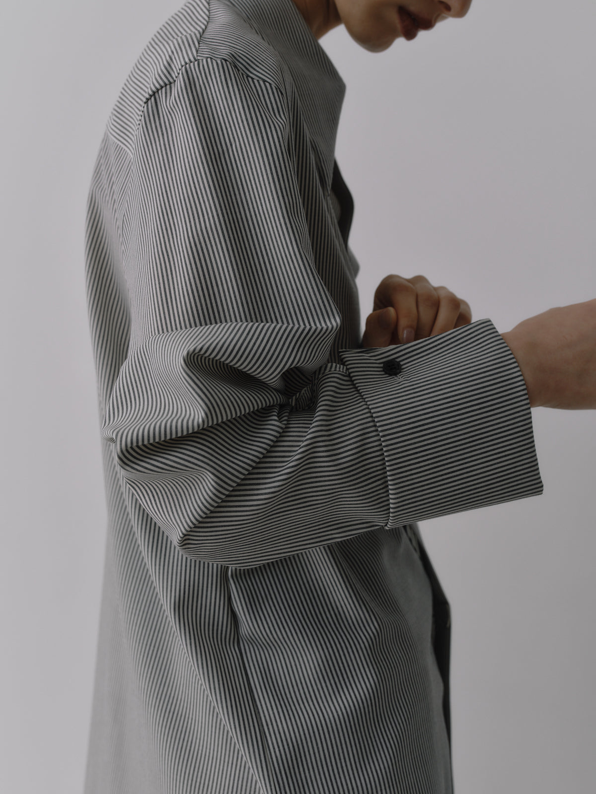 Silky Wool Dress Shirt［Black Stripe］