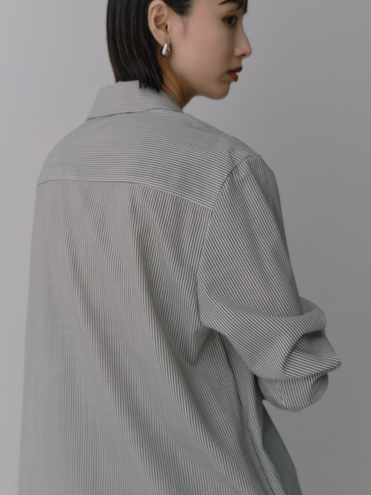 Silky Wool Dress Shirt［Black Stripe］