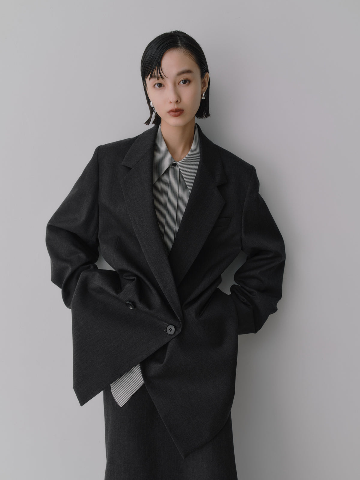 Silky Wool Dress Shirt［Black Stripe］