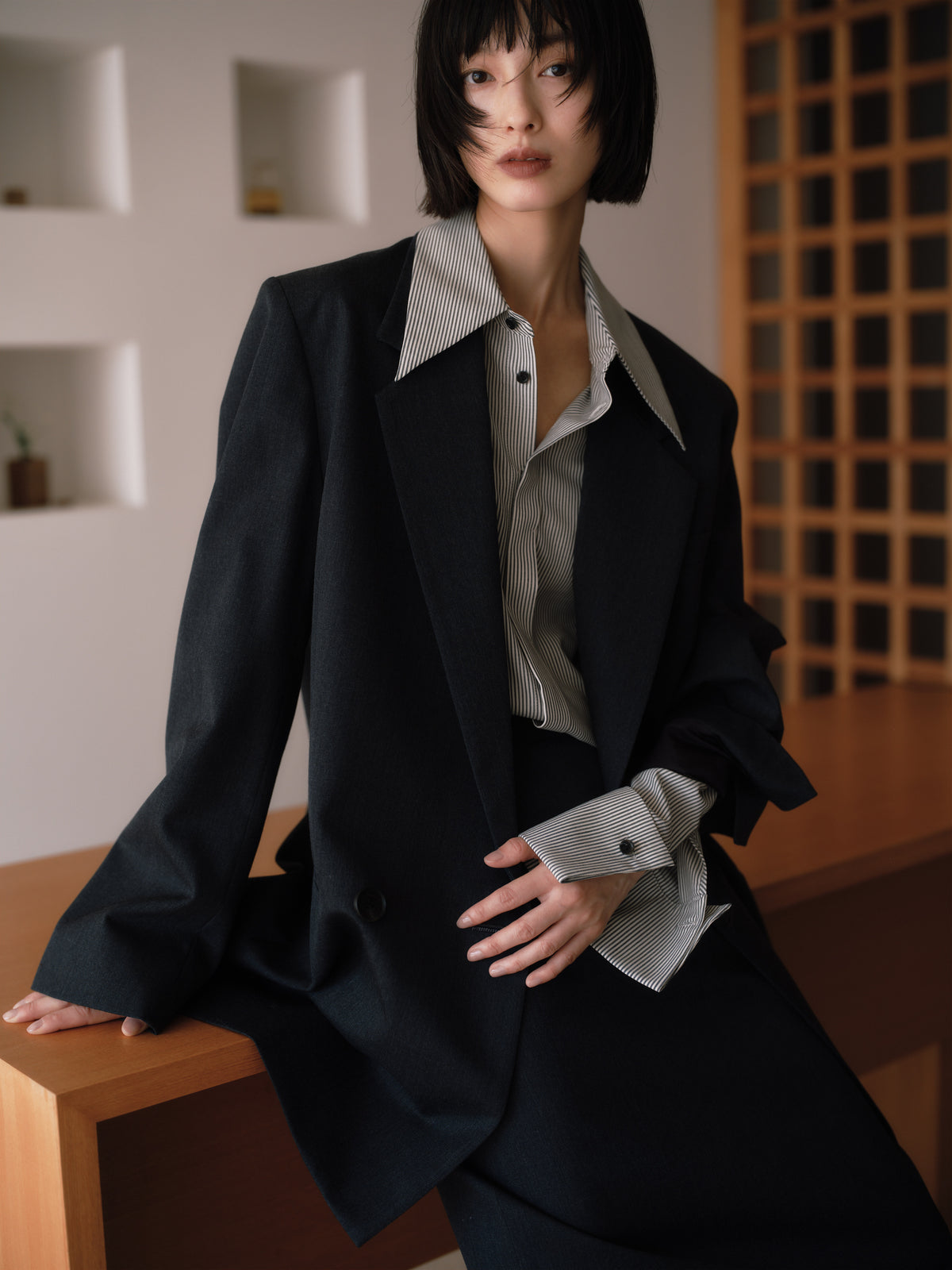 Silky Wool Dress Shirt［Black Stripe］